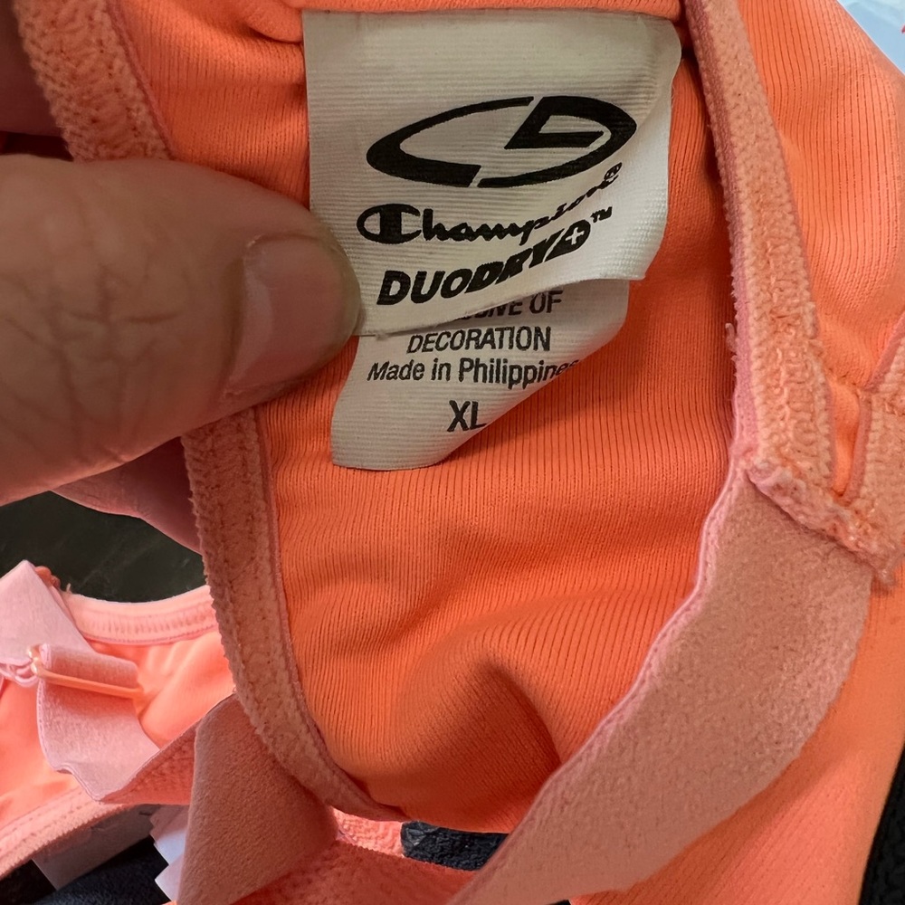 Champion sports bra with adjustable straps. Size XL